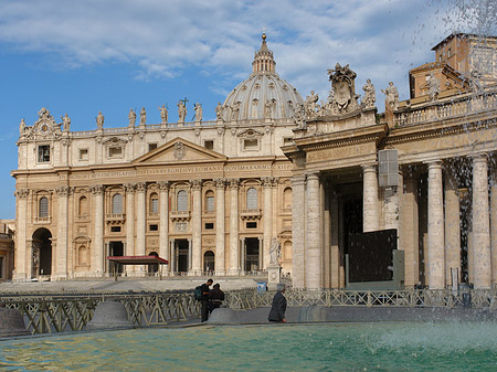 Brunnen mit Petersdom - Vatikanstaat